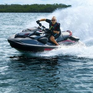 jet-ski sentado