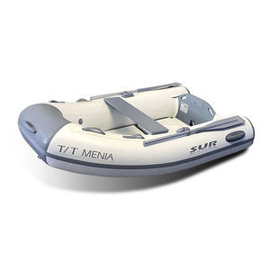 barco inflável com motor de popa