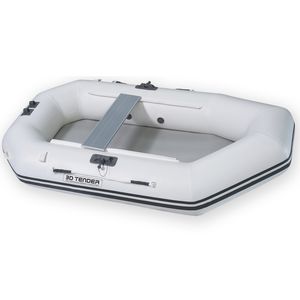 barco inflável com motor de popa