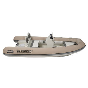 barco inflável com motor de popa
