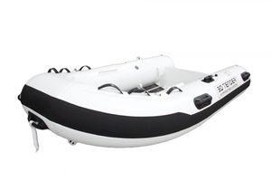 barco inflável com motor de popa