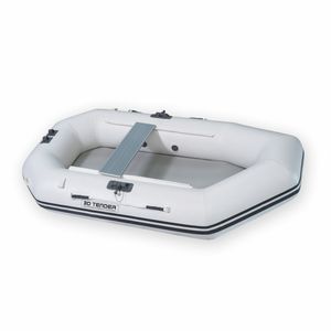 barco inflável com motor de popa