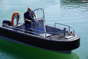 barco profissional barco de apoio portuário
