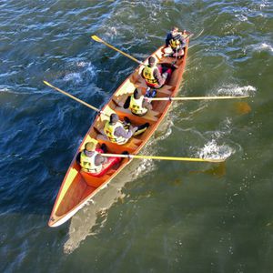 barco a remo de regata / de quatro com palamenta simples