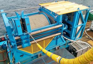 guincho para navio / para sistema de lançamento e recolhimento / elétrico