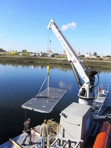 guindaste para navio / telescópico / de convés