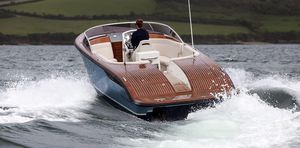 lancha Express Cruiser com motor de centro / a diesel / bimotor / open