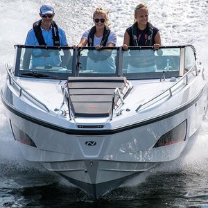 lancha Cabin Cruiser com motor de popa / open / máx. 7 pessoas / com solário