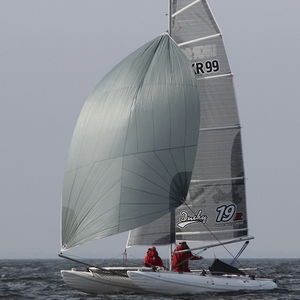 catamarã esportivo inflável