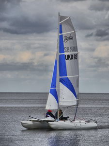 catamarã esportivo inflável