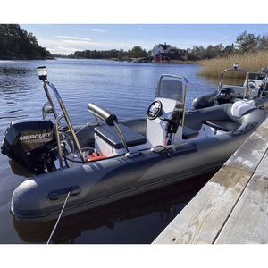 barco inflável com motor de popa 1