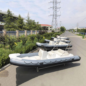 barco inflável com motor de popa 1