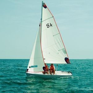 barco de vela ligeira para dois tripulantes