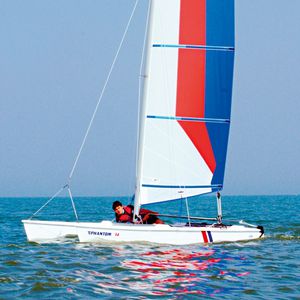 catamarã esportivo de lazer