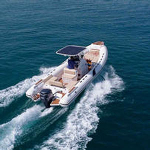 barco inflável com motor de popa 1