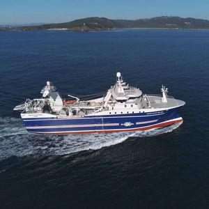 navio de pesca profissional de arrasto