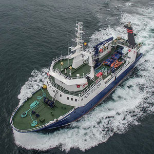 navio de pesca profissional de arrasto