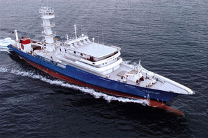 navio de pesca profissional atuneiro cercador