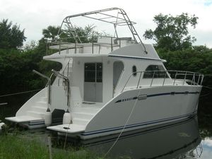 lancha Express Cruiser catamarã