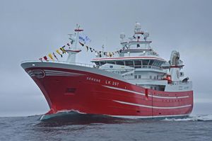navio de pesca profissional de arrasto