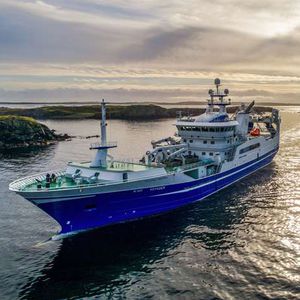 navio de pesca profissional de arrasto