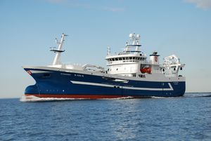 navio de pesca profissional de arrasto