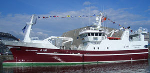 navio de pesca profissional de arrasto