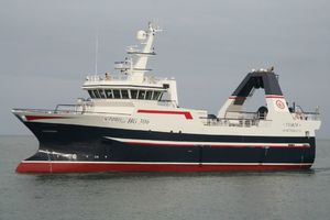 navio de pesca profissional de arrasto