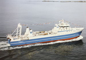 navio de pesca profissional de arrasto