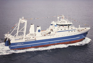 navio de pesca profissional de arrasto