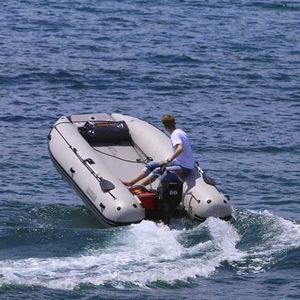 catamarã inflável 1