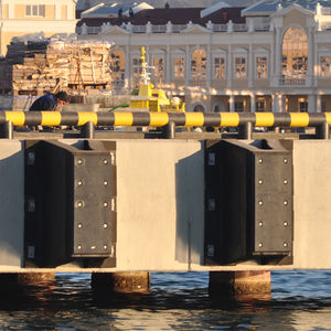 defensa para porto / para cais / em forma de V
