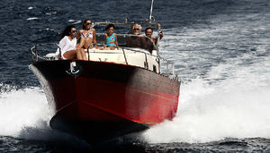 lancha Cabin Cruiser com motor de centro / open / clássica / máx. 8 pessoas