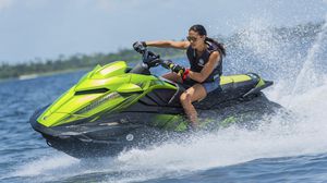 jet-ski sentado