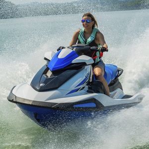 jet-ski sentado