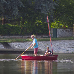 bote com motor de popa