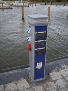 totem de distribuição elétrica / de distribuição de água / com iluminação embutida / para píer