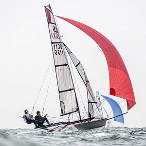 barco de vela ligeira para dois tripulantes