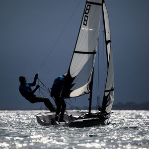 barco de vela ligeira para dois tripulantes