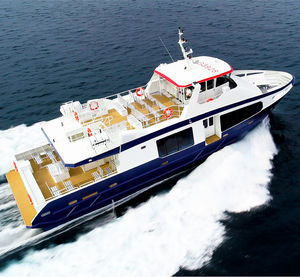 barco de passageiros / com motor de centro / a diesel / em alumínio