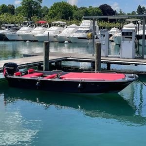 bote com motor de popa