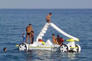 barco a pedais de 4 lugares