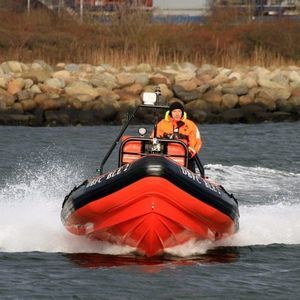 barco inflável com motor de popa 1