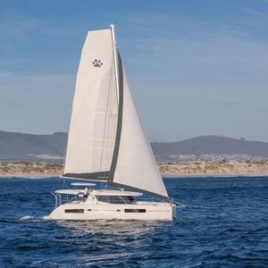 catamarã / de cruzeiro / de popa aberta / 3 ou 4 cabines