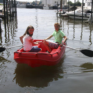 bote com motor de popa