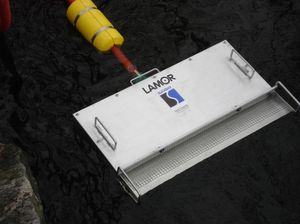 skimmer de hidrocarbonetos tipo vertedouro 1