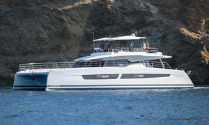 iate a motor catamarã