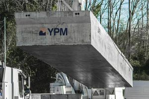 píer flutuante / de atracação / para marina / em concreto