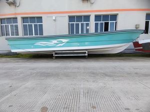 barco de pesca-passeio com motor de popa 1