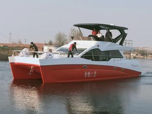 lancha Cabin Cruiser catamarã